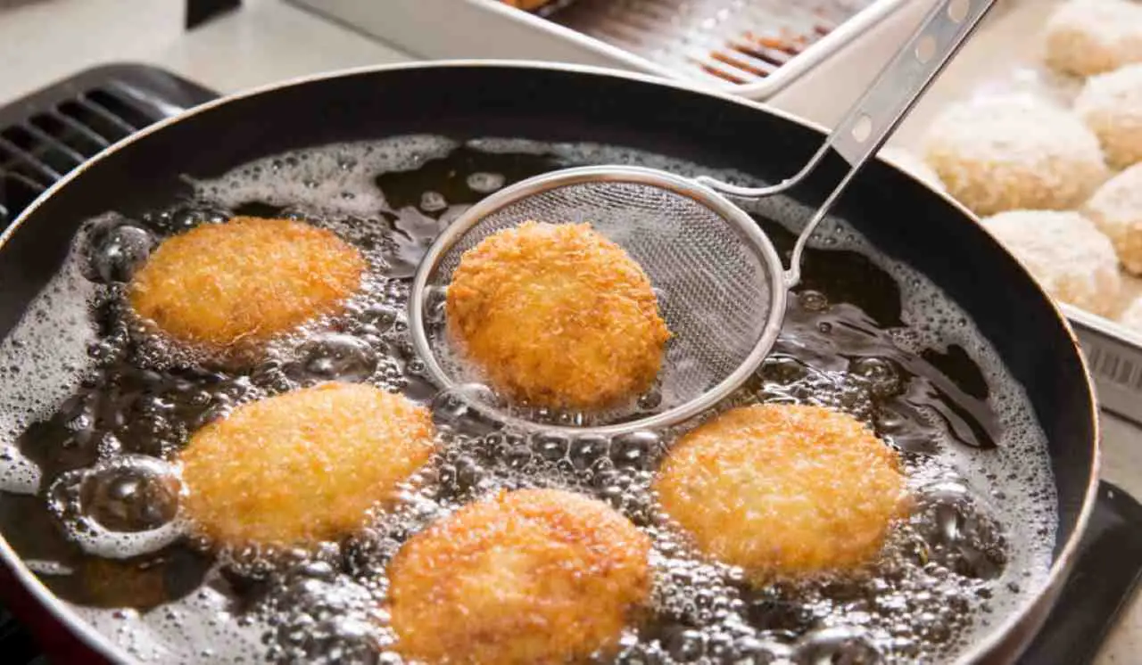 Il trucco rapido per togliere l’odore di frittura in casa Il trucco rapido per togliere l’odore di frittura in casa