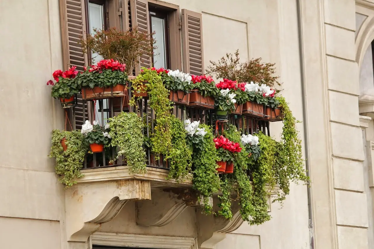 Quando sostituire le ringhiere in balcone: segnali da non ignorare Quando sostituire le ringhiere in balcone: segnali da non ignorare